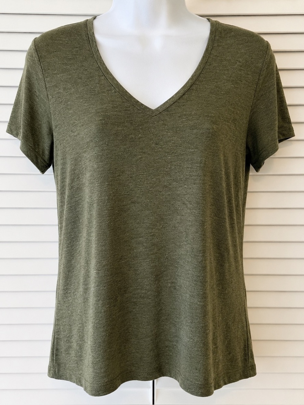 Nine West Olive Green V-Neck Short Sleeve Tee